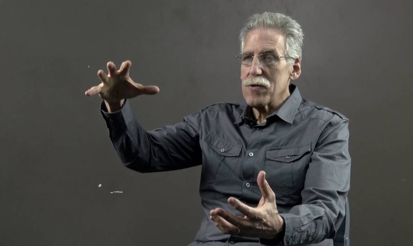 Pastor Michael Brown diz que a homossexualidade deve ser confrontada com compaixão. (Foto: YouTube/Israel Islam and End Times)