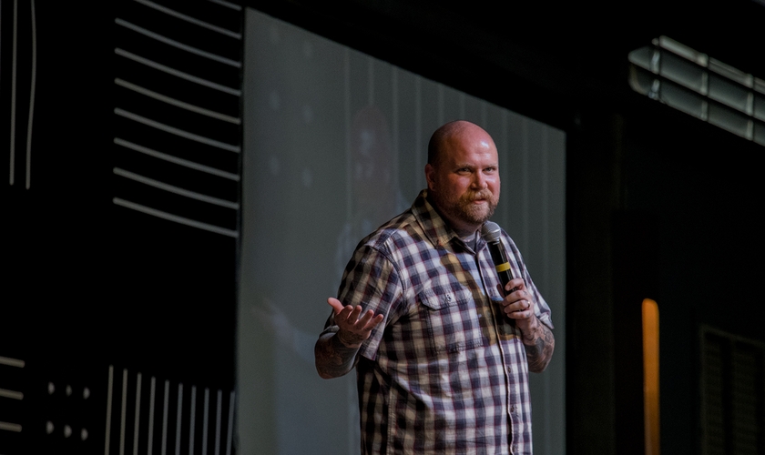 Nic Billman durante pregação na Igreja da Cidade, em São José dos Campos, no interior de São Paulo. (Foto: Guiame/Marcos Paulo Corrêa)