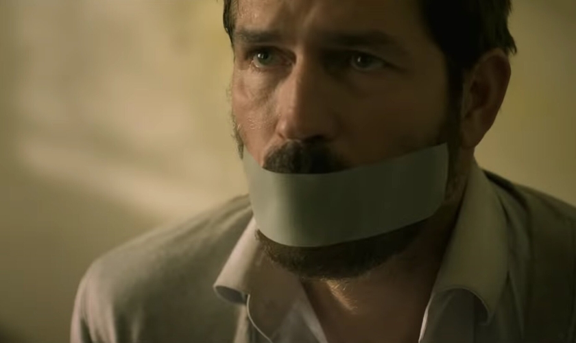 Jim Caviezel está lançando seu novo filme "Infidel", em 18 de setembro. (Imagem: Youtube / Reprodução)