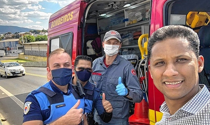 Pastor Cristiano José da Silva resgatou um homem no viaduto de Jundiaí e contou com o apoio do Corpo de Bombeiros após o resgate. (Foto: Divulgação)