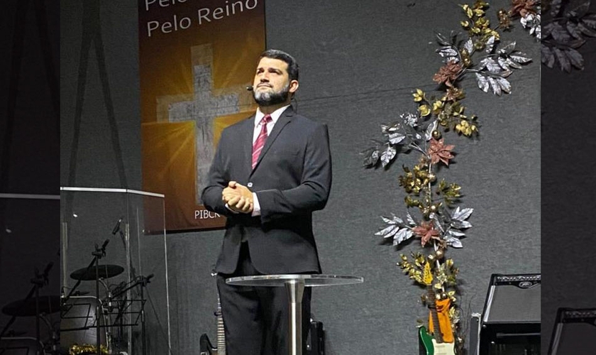Pastor Jonatas Cupello durante ministração. (Foto: Jonatas Cupello)