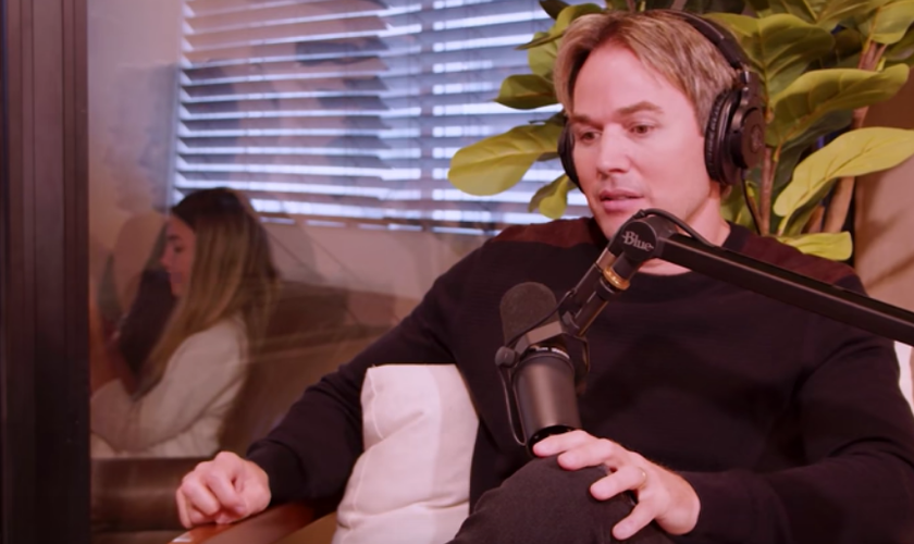 Chris Durán no Positivamente Podcast. (Captura de tela YouTube Positivamente Podcast)