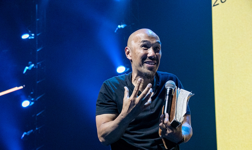 Francis Chan em ministração no The Send Norway. (Foto: Guiame/Marcos Paulo Correa)