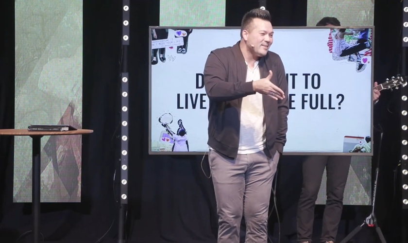 Pastor Aaron Tredway. (Foto: Captura de tela/YouTube Fellowship City Church)