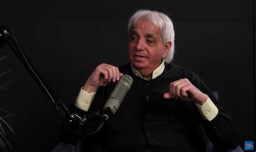 Benny Hinn fala sobre arrependimentos em podcast. (Foto: YouTube/Strang Report)