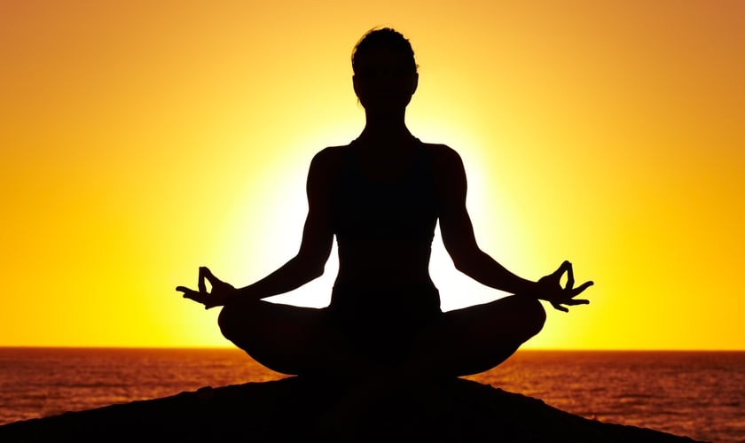Ao contrário da visão ocidental de que o ioga é voltado ao bem-estar físico de uma pessoa, a prática na Índia é voltada à área espiritual. (Foto: Reprodução)