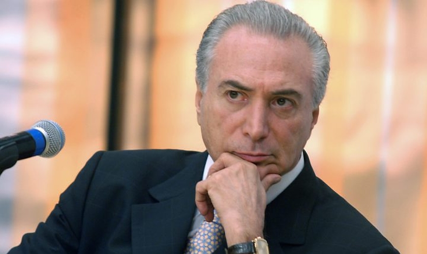 Questionado sobre ligação com satanismo, Michel Temer afirma que sua conduta é formada por valores cristãos. (Foto: Veja)