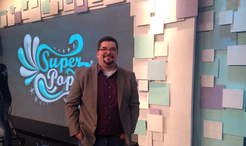 Pastor Bruno dos Santos é formado em Teologia e pastoreia a Igreja Apostólica Vida Nova