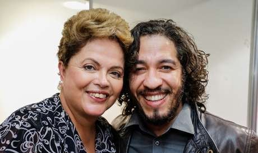 Dilma Rousseff e Jean Wyllys firmaram acordos em favor da "causa gay" já no segundo turno das eleições, em 2014