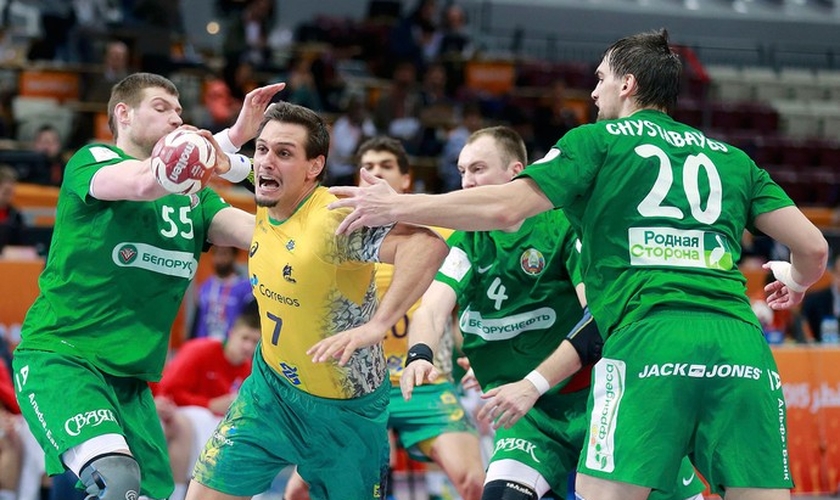 Brasil derrota Belarus e vence a primeira no Mundial