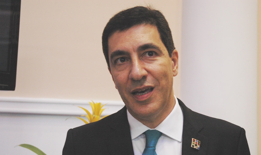 O Apóstolo Fabio Abbud, líder da Comunidade Cristã El Shaddai, durante a Escola Profética.