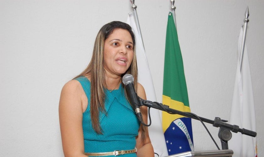 A vereadora evangélica Andréia Botelho (PSL) apresentou o PL 2.559/2015, que comemora o Dia Municipal da Esposa do Pastor.