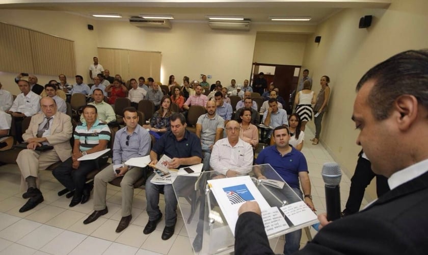 Roberto Lucena durante visita à Fundeb,em Bauru