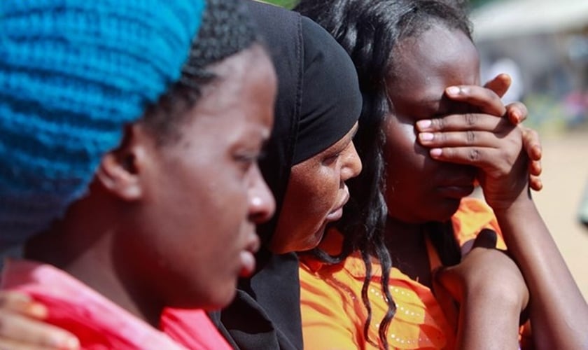 Familiares das vítimas do massacre no Quênia