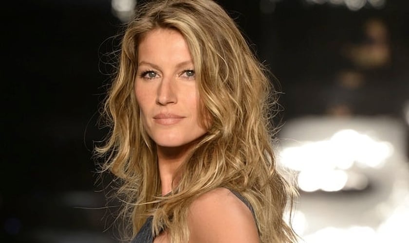 Os fios de Gisele Bündchen se tornaram um marco nos salões de todo o mundo. (Foto: Virgula)