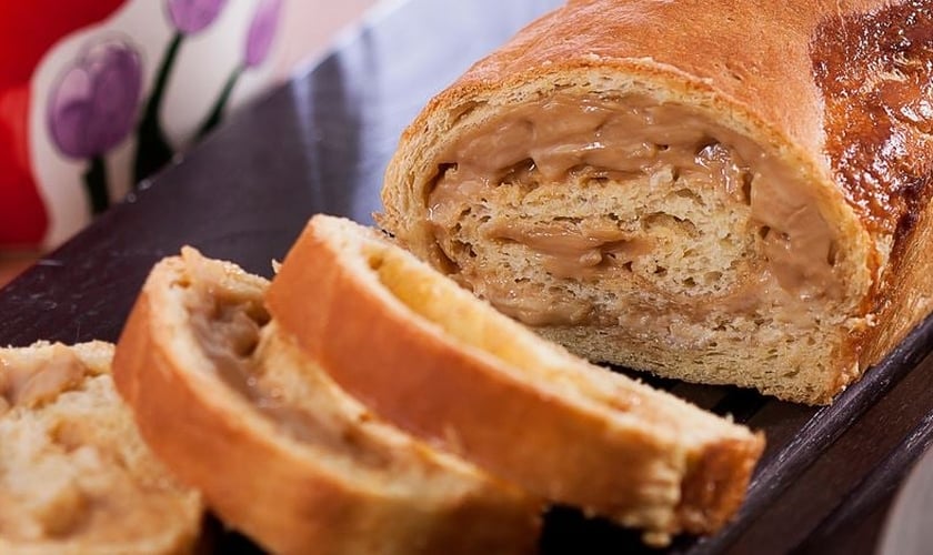 Pão doce com cream cheese e doce de leite