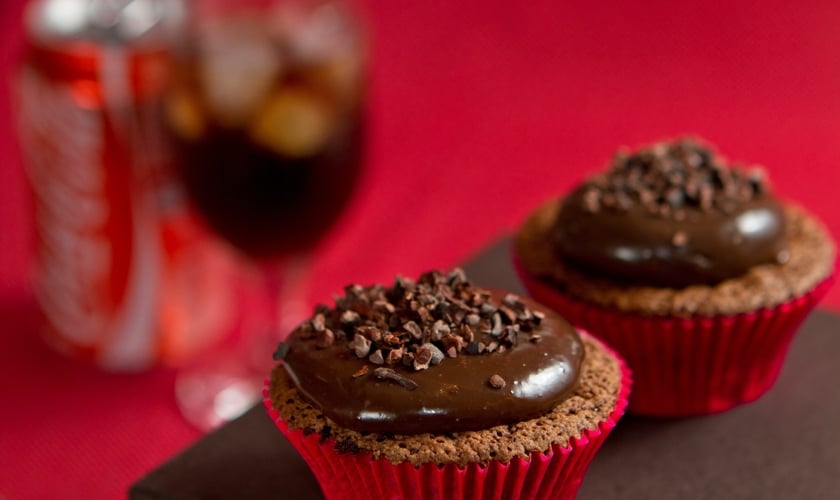 Cupcake de chocolate com coca de microondas