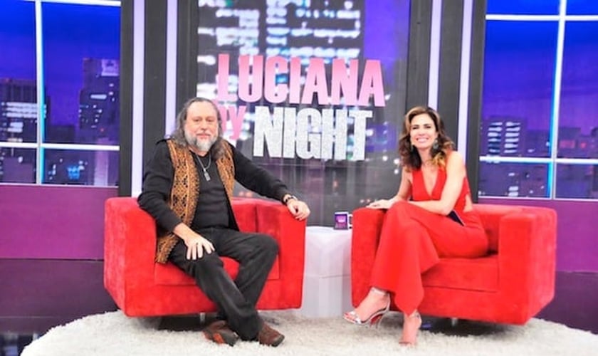 A apresentadora Luciana Gimenez recebeu em seu programa Luciana By Night o polêmico pastor Caio Fábio.