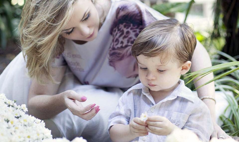 Bianca Toledo e o filho