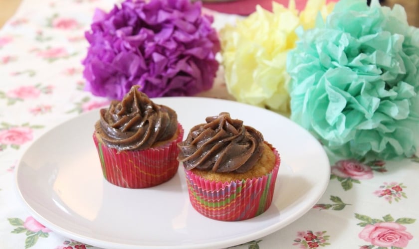 Cupcake de banana com cobertura de brigadeiro