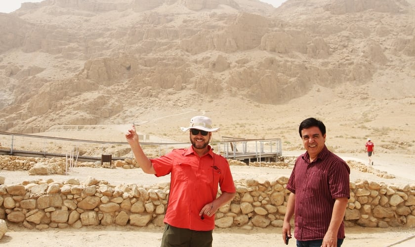 Pastores Joel Engel e Édino Melo na Estrada 90, em Israel. (Foto: Guiame/ Marcos Corrêa)