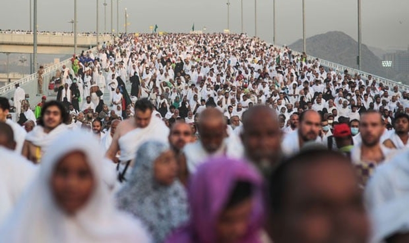 Milhares de peregrinos durante o último ritual do hajj, em Mina. (Foto: Ahmad Masood/Reuters)