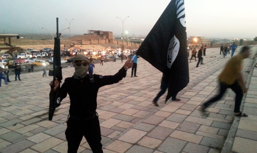 Jovens muçulmanos de todo o mundo estão sendo convocados pelo Estado Islâmico para travar a jihad contra russos e americanos durante combates no Oriente Médio. (Foto: Reuters)