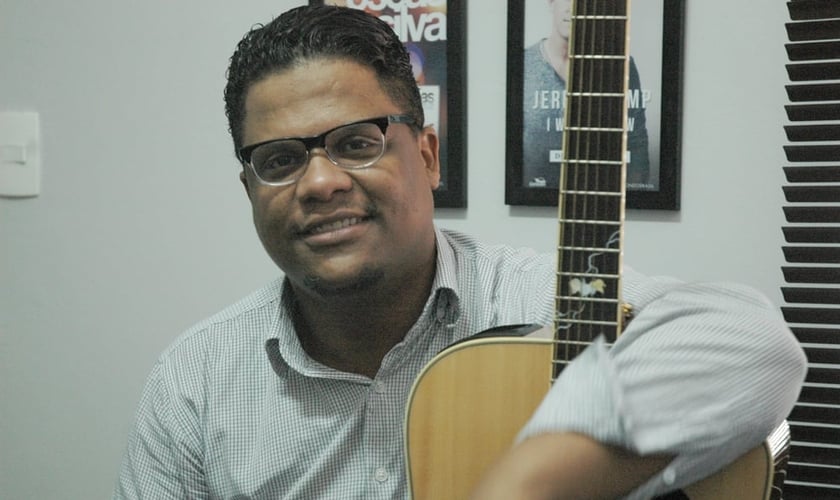 Oséas conta que o processo de migrar para a música solo tem sido algo natural. (Foto: Guiame/ Marcos Paulo Corrêa)