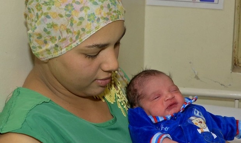 Mãe e filho estão internados no Hospital Geral Universitário, em Cuiabá, em observação. (Foto: G1)