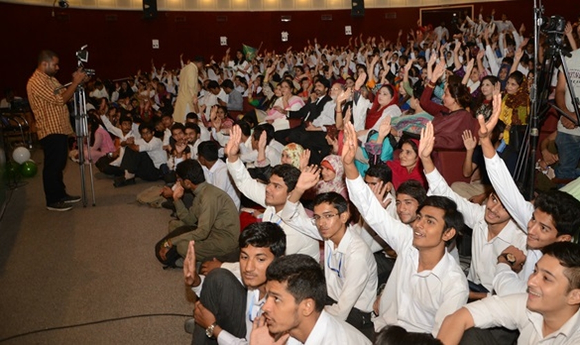 Mais de 500 estudantes muçulmanos de todo o país fizeram um juramento onde prometeram chamar os cristãos de Masihi - Povo do Messias. (Foto: World Watch Monitor)