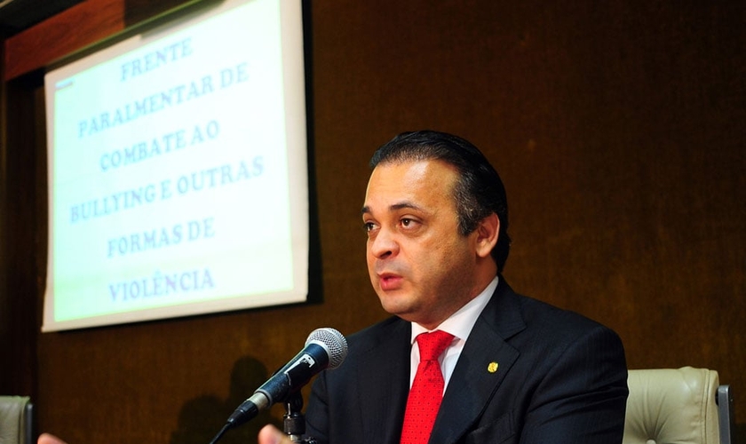 No Congresso, Roberto de Lucena foi coordenador da Frente Parlamentar de Combate ao Bullying e outras Formas de Violência.