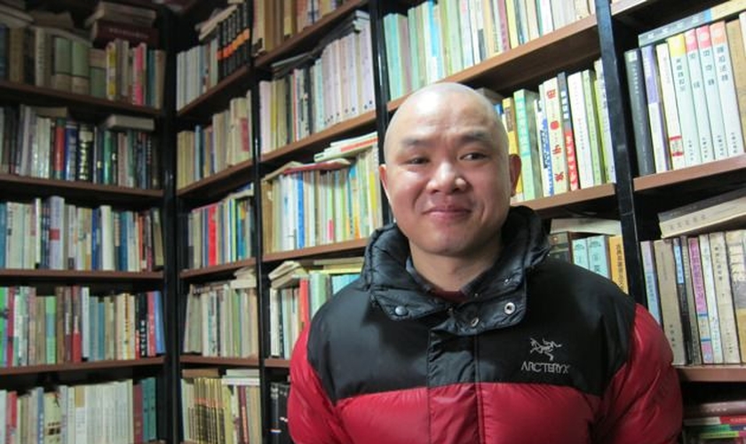 A recente conversão do escritor Ran Yunfei foi saudada como um milagre por muitos cristãos. (Foto: Reprodução/ New York Review of Books)