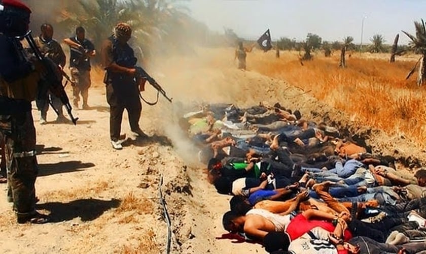 O grupo terrorista já controla grande parte do Iraque e da Síria — e os cristãos são os seus principais alvos civis. (Foto: Reprodução)