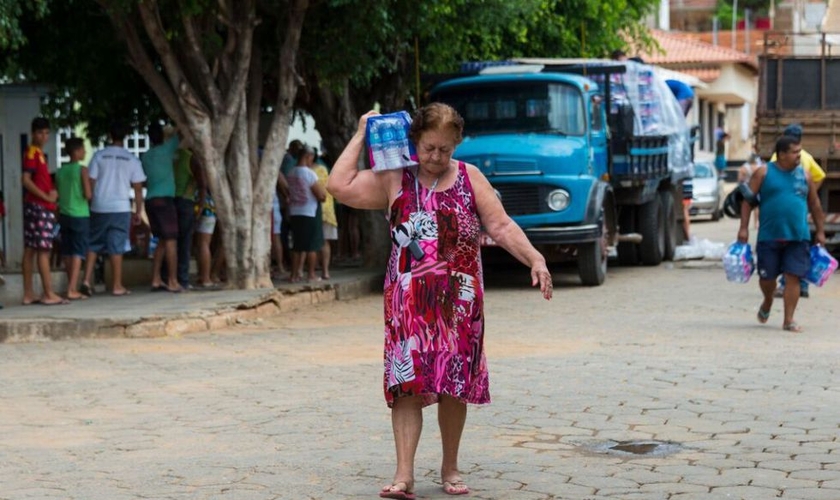 O abastecimento de água feito pela mineradora tem gerado insatisfação. (Foto: El País/ Martha Lu)