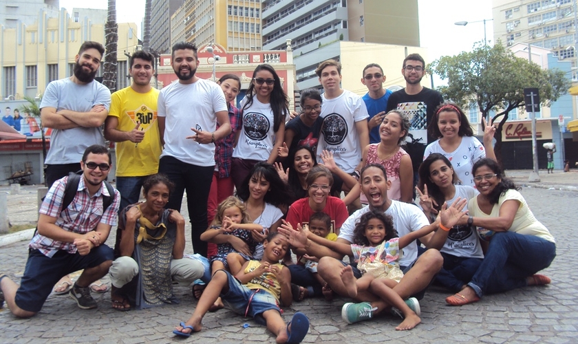 Membros dos grupos Cúmplices e Hora Extra (Foto: Karlos Aires)