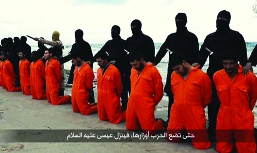 21 cristãos coptas egípcios têm sua execução brutal registrada em vídeo pelo Estado Islâmico, em uma praia da Líbia (Imagem: Reprodução)