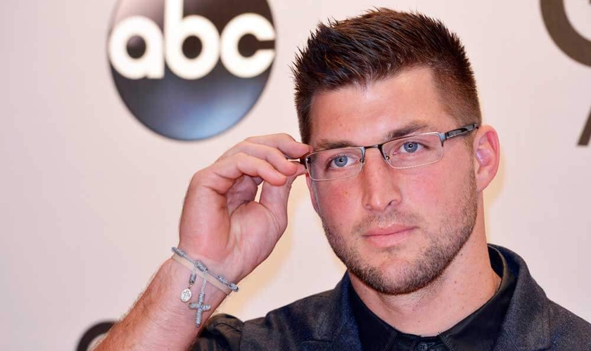 Tim Tebow chega na Country Music Association Awards em Nashville, Tennessee no dia 05 novembro de 2014. (Imagem: Reuters)