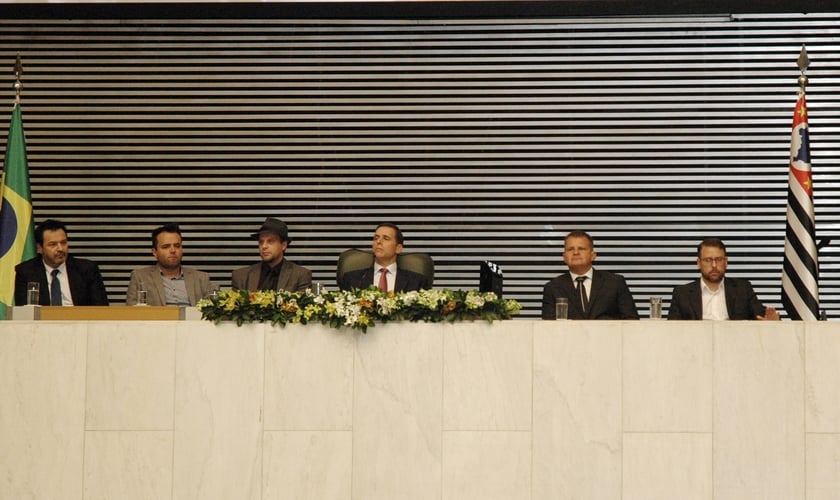 A sessão solene contou com personalidades políticas, líderes evangélicos e representantes da comunidade judaica. (Foto: Guiame/ Luiz Claudino)