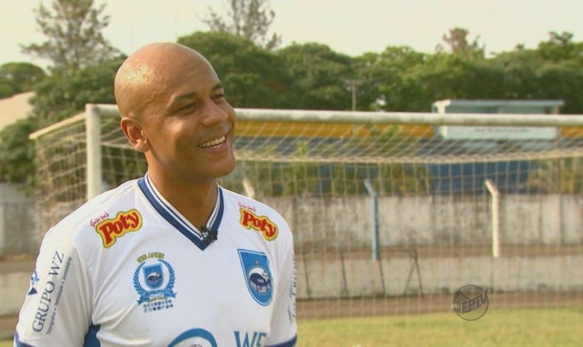 O Zagueiro Alex Silva atualmente está jogando pelo Rio Claro, na disputa pelo Campeonato Paulista (Imagem: Reprodução / GloboEsporte)