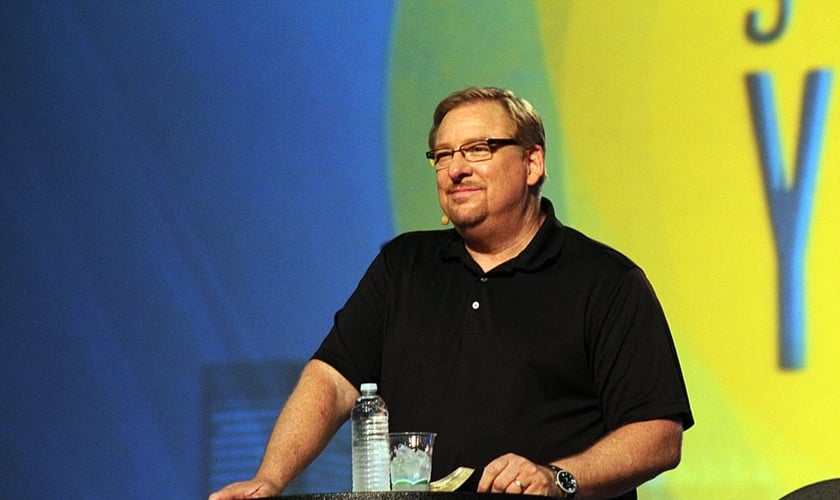 Rick Warren, escritor e pastor da Igreja Saddleback, em Lake Forest, California, prega durante conferência de pastores, em 2014. (Foto: Sonny Hong / Christian Post)