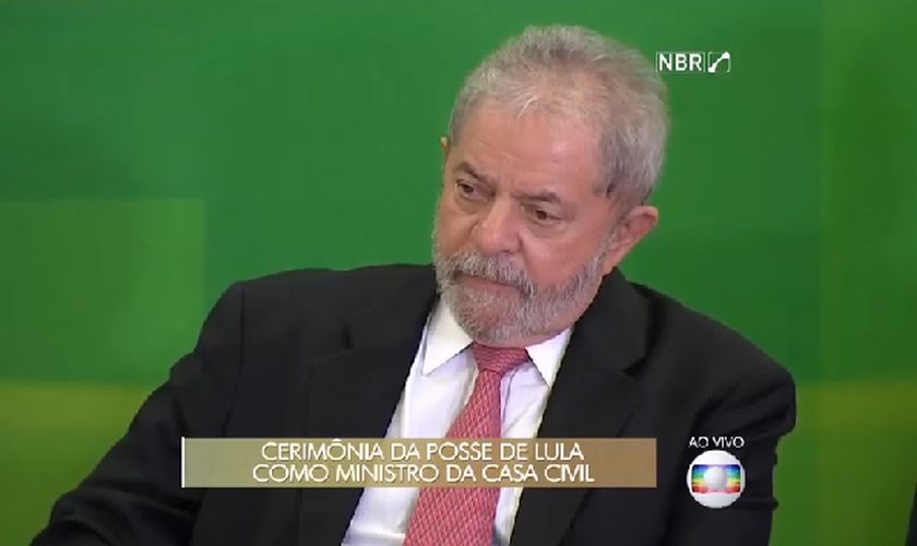 Ex-presidente Lula durante solenidade de nomeação dos novos ministros do Governo Dilma (Imagem: Globo / Reprodução)