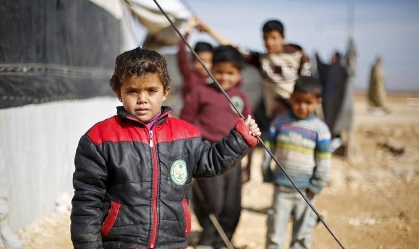 Crianças refugiadas sírias na cidade jordaniana de Mafraq, próximo a fronteira com a Síria. (Foto: Reuters/Muhammad Hamed)