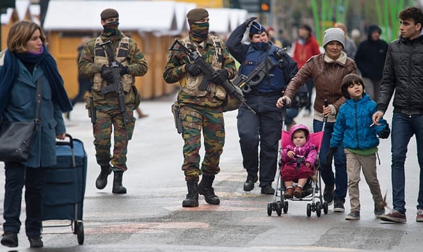Os ataques em Bruxelas seguem uma sequência de dias de tensão e podem ser uma resposta à prisão de um dos principais responsáveis pelos atentados de novembro em Paris (Foto: Telegraph)