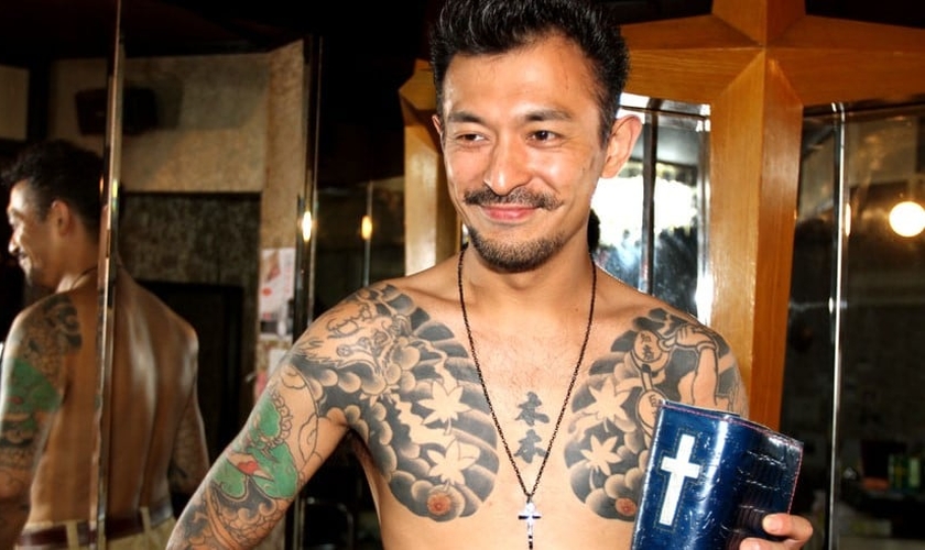 Pastor Shindo. As tatuagens são hoje, apenas a lembrança de um passado sem Deus. (Foto: Tokyo Repórter)