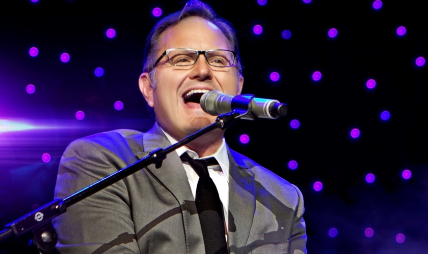O último CD de estúdio de Marcos Witt foi lançado em 2014 , com o título “Sigues siendo Dios” e ganhou um CD e DVD ao vivo em 2015. (Foto: Divulgação).