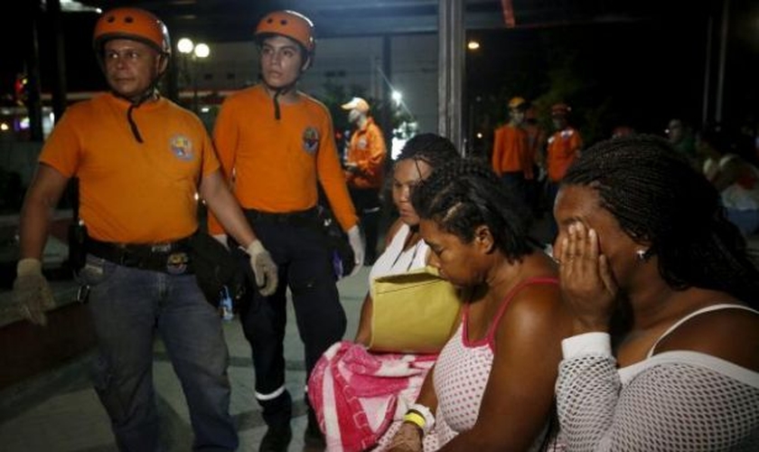 "De repente, tudo estava escuro, a luz estava apagada", disse sobrevivente. (Foto: Reuters/Henry Romero)