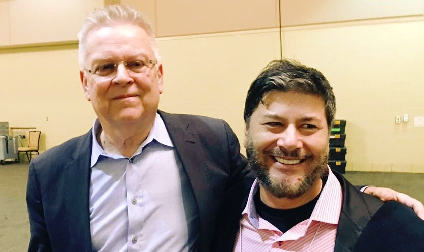 Pastor Randy Clark (left) and Ap. Joel Engel (right), during a break at 'Voice of Prophets'. (Photo: Guiame)