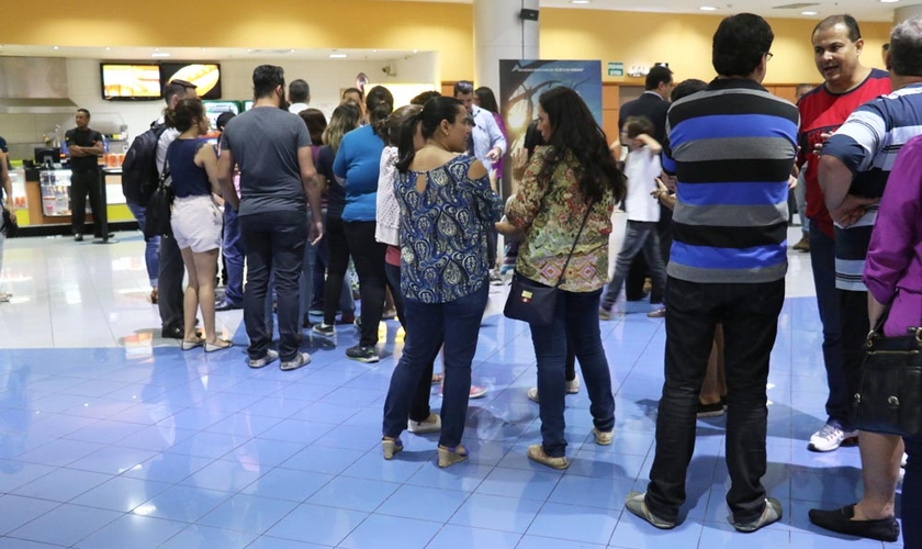 Cantores, pastores e líderes de diversas igrejas estiveram no Shopping Anália Franco. (Foto: Guiame/ Marcos Paulo Corrêa)