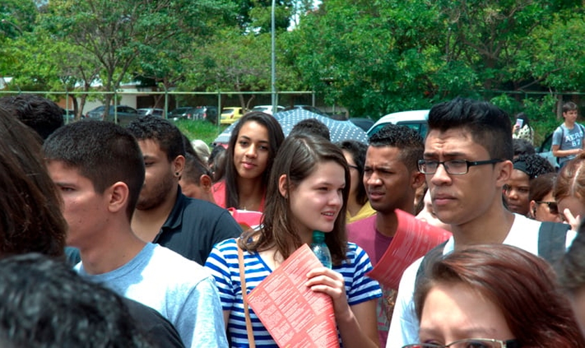 esmo iniciando o exame mais tarde, os sabatistas chegam aos locais de prova no mesmo horário que os demais candidatos. (Foto: MEC).