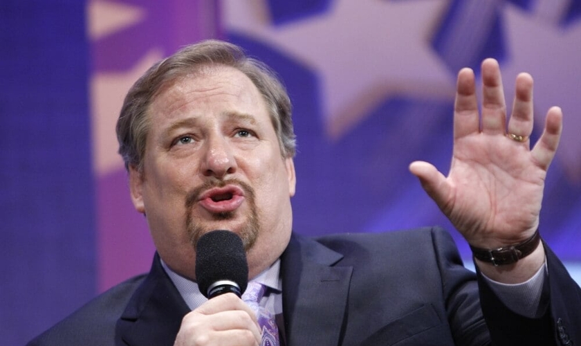 Pastor Rick Warren é líder da Igreja Saddleback, na Califórnia, idealizador do Ministério Propósitos e autor do best-seller "Uma Vida Com Propósitos". (Imagem: Reprodução / Youtube)